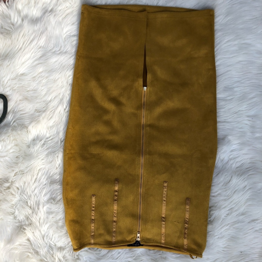 Mustard pencil skirt